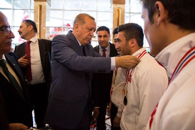 Cumhurbaşkanı Erdoğan, Haliliyeli Sporcularını Tebrik Etti 