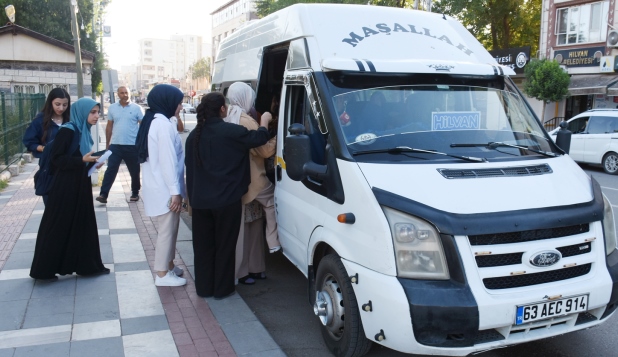 Hilvan Belediyesinden Öğrencilere Ulaşım Desteği