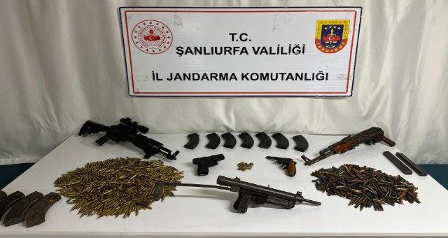 OPERASYONDA EVLERDE CEPHANELİK ÇIKTI 