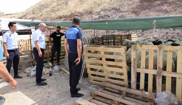 KARAKÖPRÜ’DE KURBAN SATIŞ YERLERİ HAZIRLANIYOR