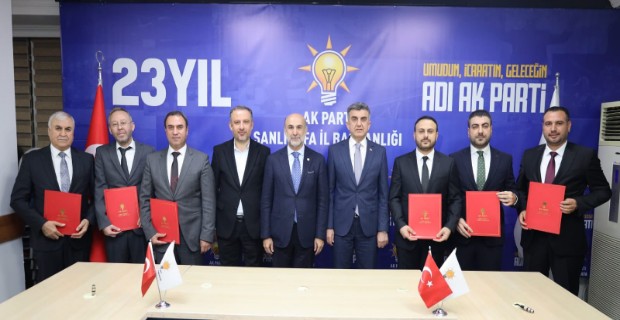 AK PARTİ YENİ İLÇE BAŞKANLARINI AÇIKLADI 