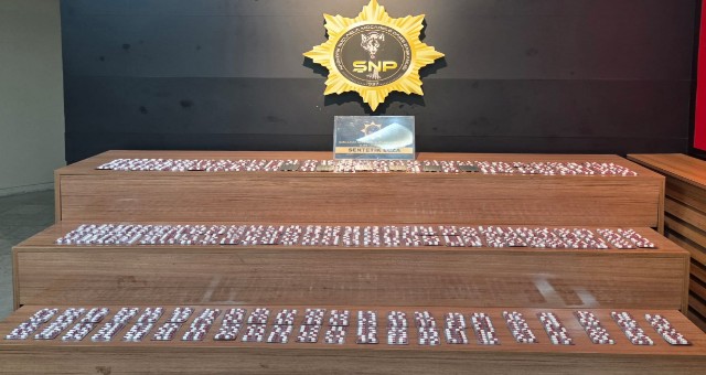 BİNLERCE UYUŞTURUCU HAP YAKALANDI