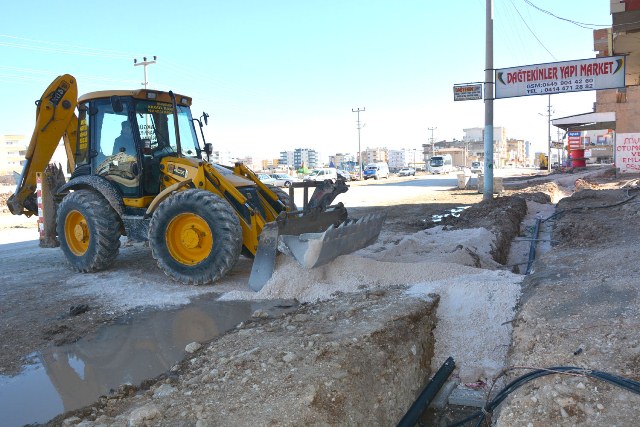 Ceylanpınar'da Ana Caddelerde Elektrik Şebekesi Yeraltına Alınıyor