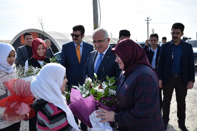 Vali Tunadan Suriyeli Çocuklara Türkçe Öğrenin Çağrısı  