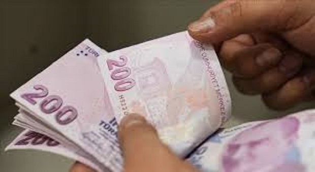 MİLYONLARIN BEKLEDİĞİ MEMUR VE EMEKLİ MAAŞ ZAMMI BELLİ OLDU